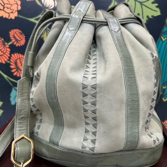 Bally Vintage Soft Lambskin Leather Bucket Bag – Made in Italy - Picture 3 of 9